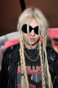 Taylor-Momsen-Kosty555.info-28c9ec3875f515763a