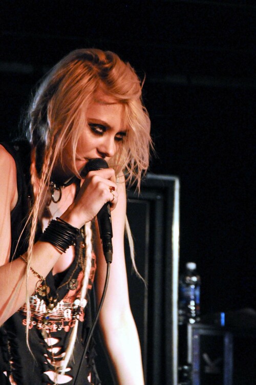 Taylor_Momsen_2011_Kosty555.info_0002c01b9af3f74b795e