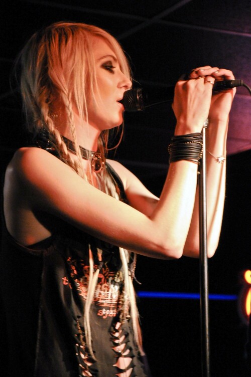 Taylor_Momsen_2011_Kosty555.info_000913907b8567ba42b8.jpeg