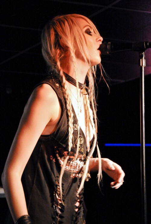 Taylor_Momsen_2011_Kosty555.info_00153fd5eef4aa2e2d66.jpeg