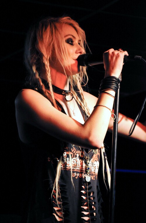 Taylor_Momsen_2011_Kosty555.info_00216efdd71c526ce808.jpeg