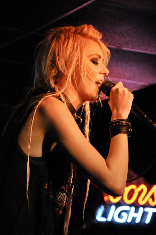 Taylor_Momsen_2011_Kosty555.info_00241f2ac170661eab8f.jpeg