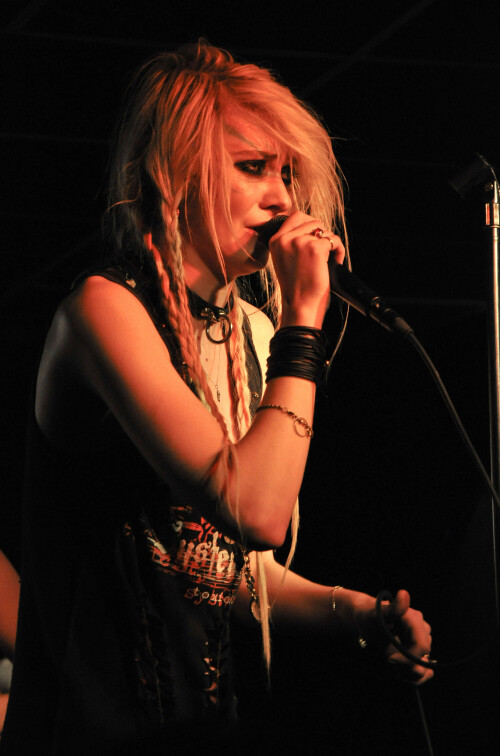 Taylor_Momsen_2011_Kosty555.info_0029e1995e385077f4f8.jpeg