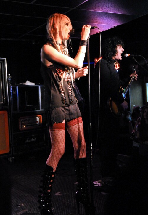 Taylor_Momsen_2011_Kosty555.info_0039f9b28cfe100cb0da.jpeg