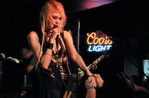 Taylor_Momsen_2011_Kosty555.info_0042976f995f6f1fd99d.jpeg
