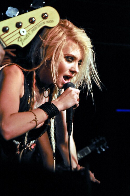 Taylor_Momsen_2011_Kosty555.info_0046bc1741daa90b6451.jpeg
