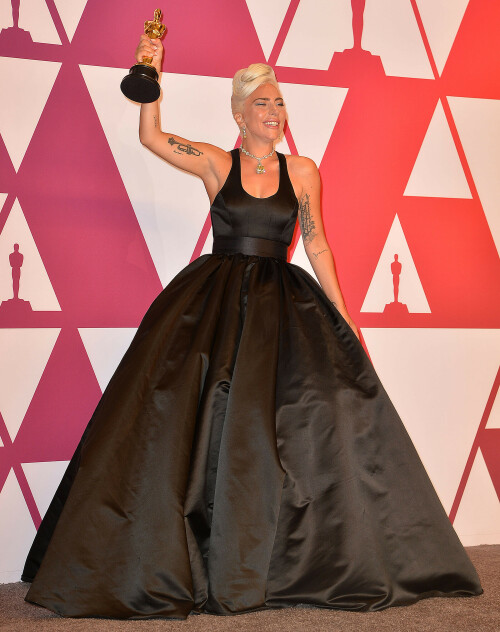 LadyGaga_2019_TheOscars_AcademyAwards_134a923f6bd34add992.jpeg