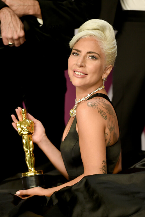 LadyGaga_2019_TheOscars_AcademyAwards_2005c5aa77e96e12ca.jpeg