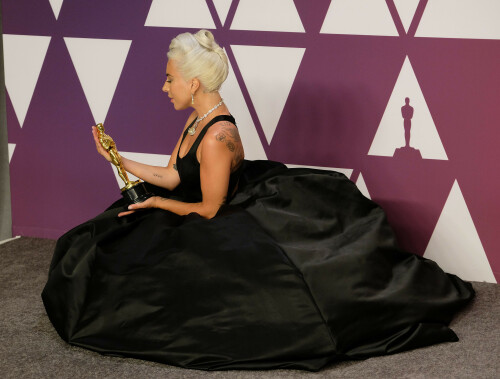 LadyGaga_2019_TheOscars_AcademyAwards_206716d68a4c5d26c56