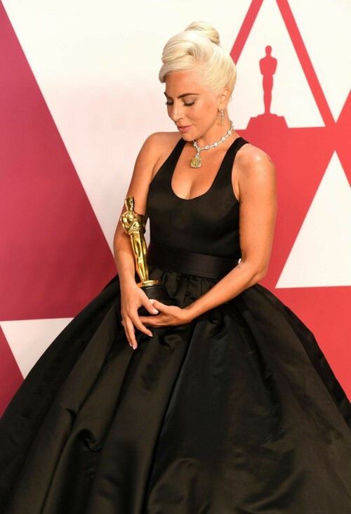 LadyGaga_2019_TheOscars_AcademyAwards_58b8ec65b59fbbce70