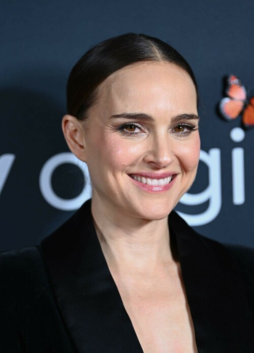 Natalie Portman poses for a photocall for 'May December' at The Curzon Bloomsbury in London, England - 06.12.2023

The 42-year-old actress Natalie Portman, who played Mathilda in the 1994 drama film “Leon: The Professional”, attends the “May December” photocall at The Curzon Bloomsbury in London.

#NataliePortman