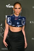 Jennifer-Lopez-ELLEs-Women-in-Hollywood---December-5-2023-843211f3afb47f2614