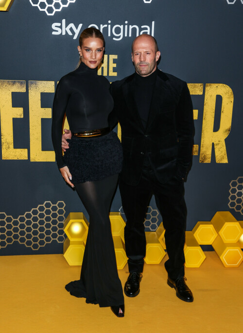 Rosie Huntington-Whiteley And Jason Statham attending the UK Premiere of 'The Beekeeper' at VUE West End in London, UK - 10.01.2024

Rosie Huntington-Whiteley Supports Jason Statham at 'The Beekeper' Premiere

Rosie Huntington-Whiteley supports Jason Statham at the premiere of his film The Beekeper on Wednesday (January 10) at Vue Leicester Square in London, England.

The 36-year-old model and 56-year-old action star posed for some pics before posing solo on the carpet as well. The David Ayer-directed film hits theaters on January 12, 2024.

Just a few days ago, Rosie and Jason were getting in some downtime before his press tour. They were seen on a vacation in Thailand!

For those who don’t know, Rosie and Jason have been a couple since 2010 and they announced their engagement in 2016. In 2022, Rosie confirmed that she had welcomed her second child with Jason – a baby girl named Isabella. They are also parents to six-year-old son Jack.

FYI: Rosie is wearing Alaïa.

JustJared

#RosieHuntingtonWhiteley #JasonStatham