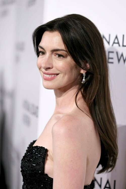 AnneHathaway_January112024_0395355d0c10ad73f7