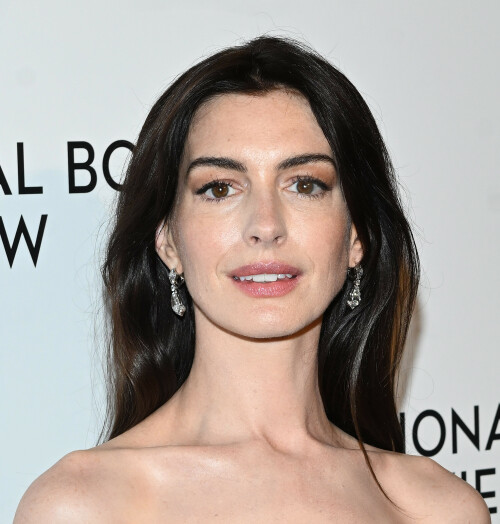 AnneHathaway_January112024_655d0e6c2dcee58b7a