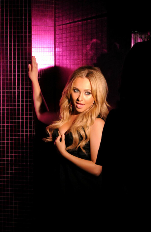 Hayden-Panettiere-Candies-Photoshoot-Fall-2008-Kosty555.info-4e7457640694b7461.jpeg