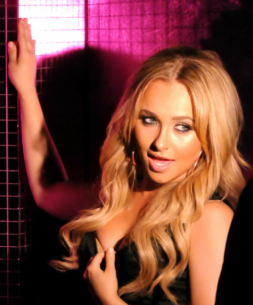 Hayden-Panettiere-Candies-Photoshoot-Fall-2008-Kosty555.info-51390c9637f6ea8f3.jpeg