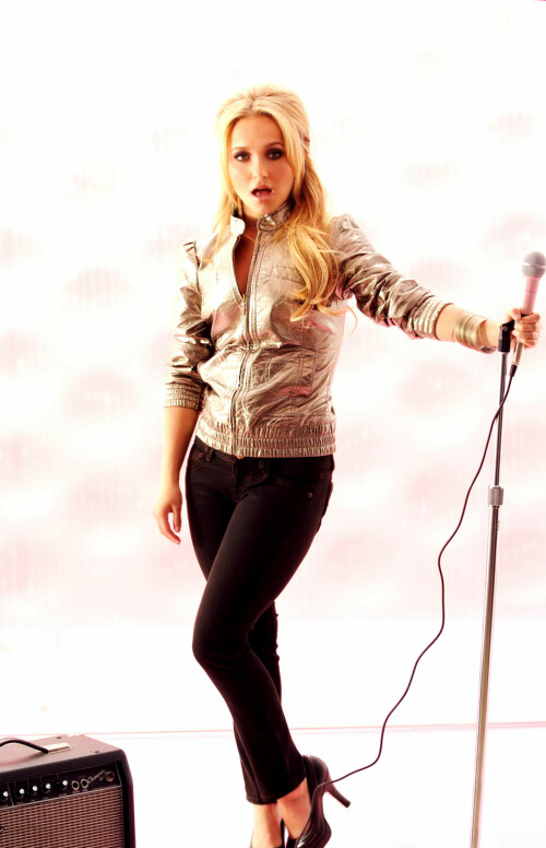 Hayden-Panettiere-Candies-Photoshoot-Fall-2008-Kosty555.info-78f44f689dd9614d0.jpeg