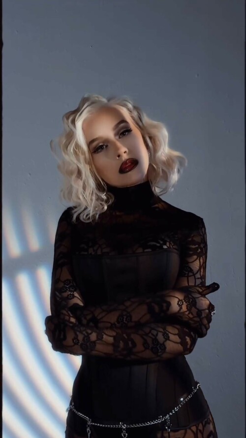 Christina-Aguilera-Vegas-Photoshoot-2024-1302d0d9f7acc36da.jpeg