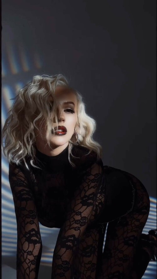 Christina-Aguilera-Vegas-Photoshoot-2024-2b430f4f1ebc4675f.jpeg