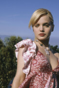 Mena-Suvari-10-Kosty555.info1c0a80e07e6f5bce