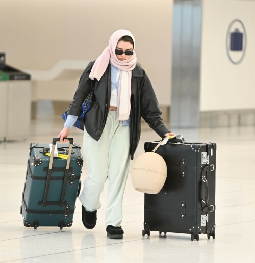 Maisie Williams | Touches down at JFK airport in New York - 11.02.2024

12 HQ pics: http://kosty555.info/index.php?showtopic=304857