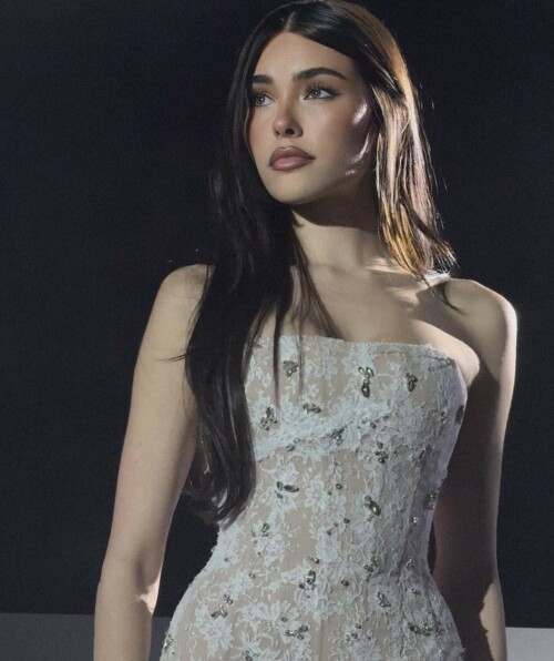 Madison Beer | The Spinnin Tour in London - 25.03.2024
Madison Beer raises the roof as Spinnin Tour hits London
Following the release of her sophomore album ‘Silence Between Songs’, American singer Madison Beer is currently embarking on the European leg of her ‘Spinnin Tour.’
For the London stop, the 25-year-old performed her biggest UK show at Hammersmith’s iconic Eventim Apollo, accompanied by a live band, a big screen and a roaring crowd.
Opening a set filled with all the emotions was the psychedelic pop banger Home To Another One and the ethereal number was met with such passion that fans were screaming the lyrics louder than she was singing them.
With a clear admiration for her back catalogue, the audience carried on belting out every word as Beer continued with more favourites – Good In Goodbye, Sweet Relief and ‘Showed Me (How I Fell In Love With You).
As the show proceeded with futuristic visuals and occasionally some throwback clips, Beer slowed down the pace with several ballads. A standout moment was the heartfelt Selfish; a signature hit from her discography that effortlessly shows off her elegant vocals.
The ultimate highlight of the night, however, was when she performed her latest single Make You Mine. Turning the venue into a nightclub, the sexy yet euphoric anthem almost blew the roof off with 5,300 fans jumping up and down as if their life depended on it.
Maintaining that energy, Beer went straight into BOYSHIT and turned up the sass levels even further.
Having already sung over 20 songs, she completed her beastly set on a high with the Queen-inspired King of Everything.
Having attended many shows from Beer over the years, it’s clear that the stage is where she shines most. And while her career continues to see her booked on bigger stages each time she hits the road, it’s time she got what she deserves, which is a national arena tour.
retropopmagazine
#MadisonBeer