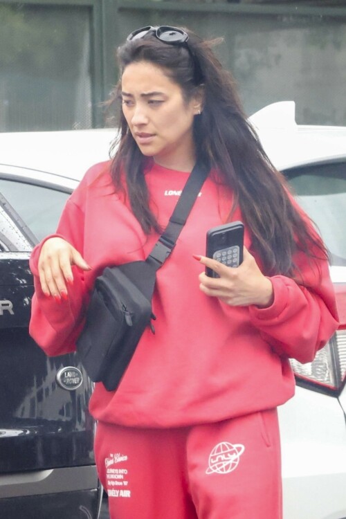 Shay Mitchell | Rocks a red Lonely Air ensemble during a grocery run at Lazy Acres in Los Angeles - 14.04.2024

12 HQ pics: http://kosty555.info/index.php?showtopic=306678



Outfit: Lonely Ghost x Beis Text Me when You Land Crewneck Sweater, Lonely Ghost x Beis Lonely Air Wide Leg Sweatpants in Red, Beis the Sport Sling in Black