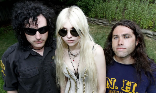 Taylor-Momsen-The-Pretty-Reckless-Portrait-Session-in-Boston-by-Robert-E.-Klein---July-13-2010-5af3b031b99baa889