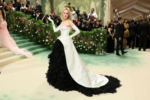 Nicole Kidman attends The 2024 Met Gala Celebrating “Sleeping Beauties: Reawakening Fashion” at The Metropolitan Museum of Art on 06.05.2024, in New York City.

Met Gala 2024: Nicole Kidman Turns Back Time in 1950s-Inspired Balenciaga Gown

Designed by creative director Demna Gvasalia, the dramatic dress is a nod to the original Spanish designer's flamenco-inspired silhouette.

Nicole Kidman certainly turned back the clock in her Balenciaga look at the Met Gala.

Designed by creative director Demna Gvasalia, the Oscar-winning star stepped out in a 1950s-inspired white double silk bustier and flared skirt over frayed layers of black silk organza to mimic feathers. The original gown was inspired by the ruffled dresses worn by flamenco dancers, a nod to Balenciaga’s Spanish heritage.

“It was based on a dress in 1951 by Balenciaga at that time by Cristóbal,” Kidman told La La Anthony on the red carpet. “It was something that I saw in [a Richard] Avedon photo [of Dorian Leigh from Harper’s Bazaar]. I asked Demna if he was willing to reinterpret it. So he reinterpreted it in the vein of the sleeping beauties and the gowns, bringing them back to life. So I consider this to be a ‘Sleeping Beauty’ brought back to life. It’s an honor to be able to bring it back to life.”

Styled by Jason Bolden, Kidman finished her ’50s-inspired look with Harry Winston cluster diamond earrings with approximately 15 carats and the jeweler’s Secret Combination 6-karat diamond bracelet, both set in platinum.

According to Vogue, Kidman’s gown required 800 hours of embroidery to apply the 3,000 organza feathers, and an additional 400 hours to create the white bodice and silk skirt pieces.

At last year’s Karl Lagerfeld-focused fundraiser, Kidman paid homage to her iconic Chanel N°5 perfume campaign in a custom gown by the Parisian fashion house embellished with 250 pink feathers and over 3,000 silver crystals and sequins.

This year’s dress code, “The Garden of Time,” takes its cue from the 1962 short story of the same name by J.G. Ballard, which dovetails nicely with the latest Metropolitan Museum of Art Costume Institute exhibition, Sleeping Beauties: Reawakening Fashion, which opens to the public on Friday, May 10. The Andrew Bolton-curated show spotlights fragile pieces from the institute’s archives, all viewed through a lens of nature. The exhibit’s coffee table book will be released on June 18.

hollywoodreporter.com