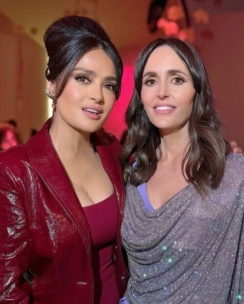 Salma Hayek at the Fashion Trust Arabia London dinner in celebration of the FTA 2023 winners, at Claridges Hotel in London.

Salma Hayek Goes Monochromatic in Burgundy Dress and Gucci Leather Jacket for Fashion Trust Arabia Dinner



The event celebrated emerging designers from the Middle East and North Africa region.



Salma Hayek attended Qatar’s Fashion Trust Arabia (FTA) dinner in London on Wednesday, celebrating the FTA 2023 winners. Hayek donned a monochromatic burgundy ensemble featuring a fitted dress paired with a matching jacket from Gucci’s spring 2024 “Ancora” collection. She completed her outfit with deep-red platform sandals and a Gucci Bamboo handbag.

Gucci’s spring 2024 collection marked the runway debut of Sabato De Sarno as the brand’s creative director. “He leaned into the clean, elegant daywear trend seen at Prada, among others, with 1960s-meets-1990s tailored coats, super-short shorts and cute logo rompers and jumpers, body-skimming tanks and knit sets, baggy jeans and crystal bra tops,” WWD previously reported.

At the event, Hayek posed with Sheikha Al-Mayassa bint Hamad bin Khalifa Al Thani, who served as a panelist for the evening, and Princess Eugenie of York.

wwd.com

#SalmaHayek