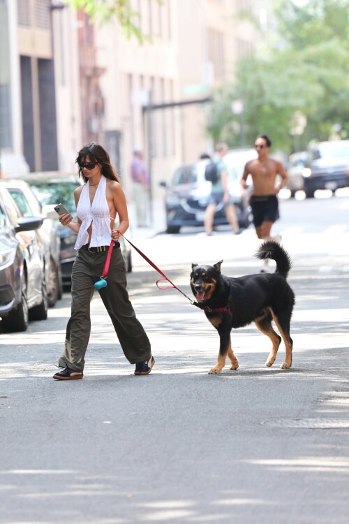 Emily Ratajkowski | NYC Candids - 11.08.2024

11 HQ pics: http://kosty555.info/index.php?showtopic=308678