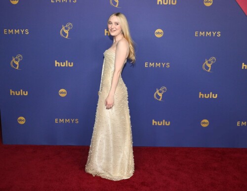 DakotaFanning_EmmyAwards2024_1786310fada0269fdc.jpeg