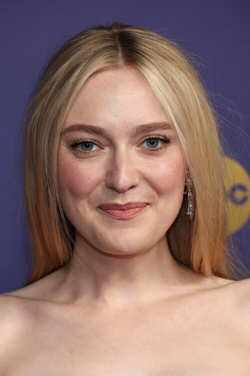 DakotaFanning_EmmyAwards2024_1988e3f43949c3e57d.jpeg