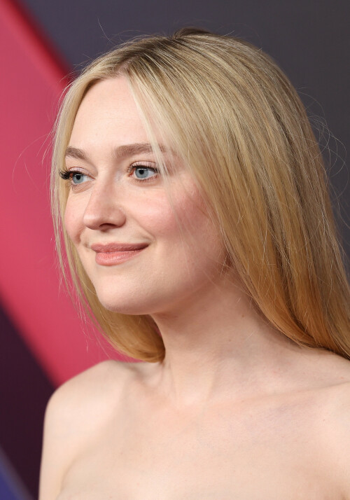 DakotaFanning_EmmyAwards2024_20faa92a55b0e39e54.jpeg