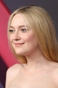 DakotaFanning_EmmyAwards2024_20faa92a55b0e39e54