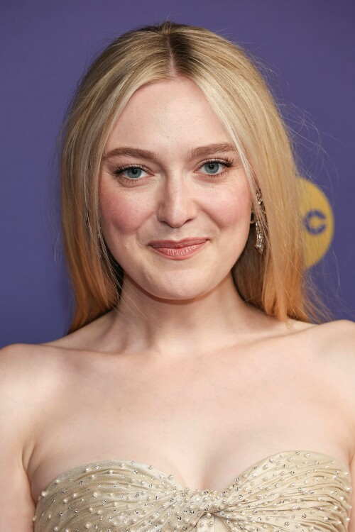 DakotaFanning_EmmyAwards2024_3219166c2cd3f2d7c9.jpeg