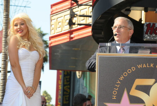 Christina-Aguilera---Walk-Of-Fame-Ceremony---Nov152010_114_20786c4370ef9bcb6.jpeg