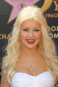 Christina-Aguilera---Walk-Of-Fame-Ceremony---Nov152010_117_21a033b49c5ffcfd3