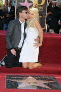 Christina-Aguilera---Walk-Of-Fame-Ceremony---Nov152010_121_22ae715350bc0edd1