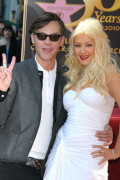 Christina-Aguilera---Walk-Of-Fame-Ceremony---Nov152010_122_29023fb979e288f9c