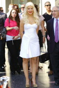 Christina-Aguilera---Walk-Of-Fame-Ceremony---Nov152010_125_28899d50e65b7cc82