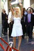 Christina-Aguilera---Walk-Of-Fame-Ceremony---Nov152010_129_22189e21d87ae733d