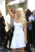 Christina-Aguilera---Walk-Of-Fame-Ceremony---Nov152010_130_2cd6158a58dbe4c76