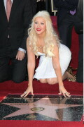 Christina-Aguilera---Walk-Of-Fame-Ceremony---Nov152010_131_2f446ecb6128ffa73