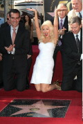 Christina-Aguilera---Walk-Of-Fame-Ceremony---Nov152010_135_2a3cf1de519ed8e12