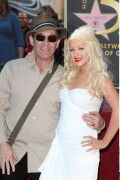 Christina-Aguilera---Walk-Of-Fame-Ceremony---Nov152010_136_23e66236f55403a9e