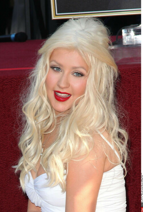 Christina-Aguilera---Walk-Of-Fame-Ceremony---Nov152010_139_2af23aa3c0e85e474