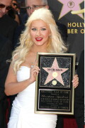 Christina-Aguilera---Walk-Of-Fame-Ceremony---Nov152010_141_22074311fe0a60690