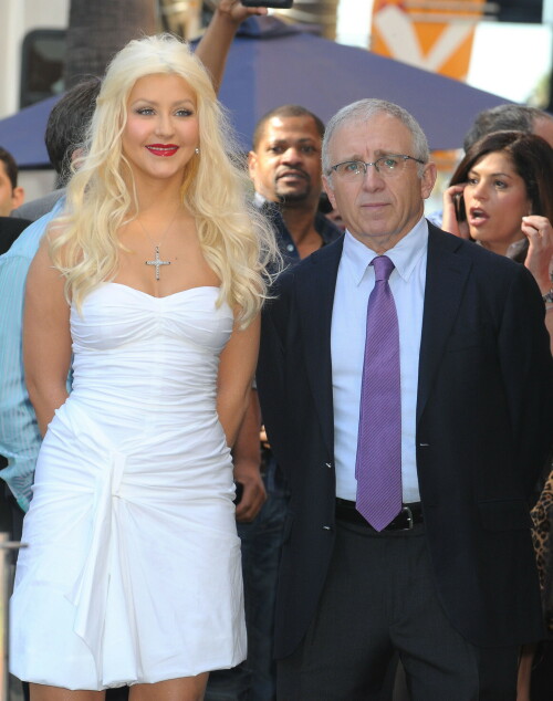 Christina-Aguilera---Walk-Of-Fame-Ceremony---Nov152010_151_2ff7f23f6ccea7482